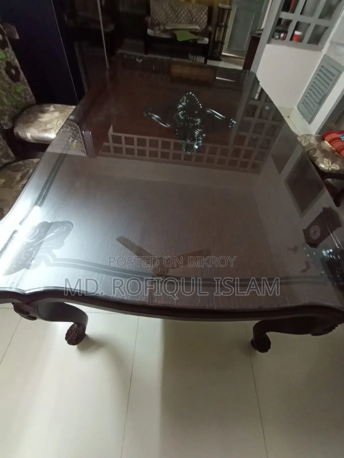 ডাইনিং টেবিল