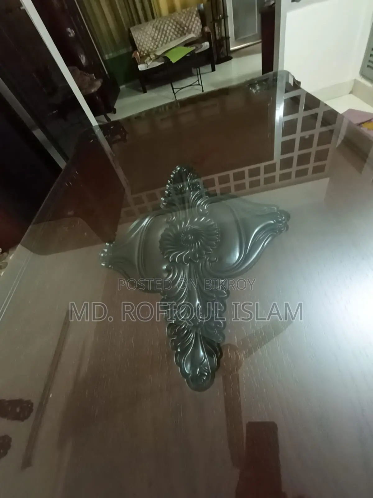 ডাইনিং টেবিল