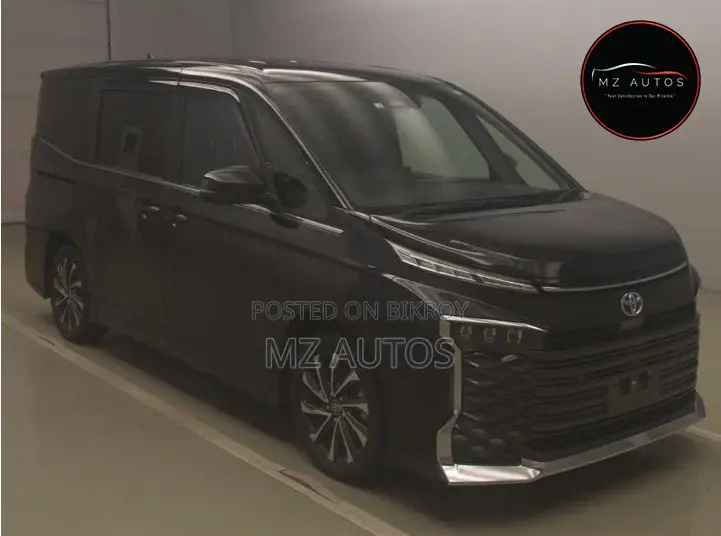 Toyota Voxy S-Z 2-Wheel Drive 7-Seater 2022 Black