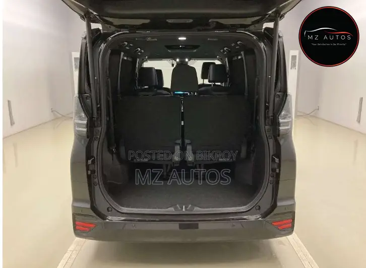 Toyota Voxy S-Z 2-Wheel Drive 7-Seater 2022 Black