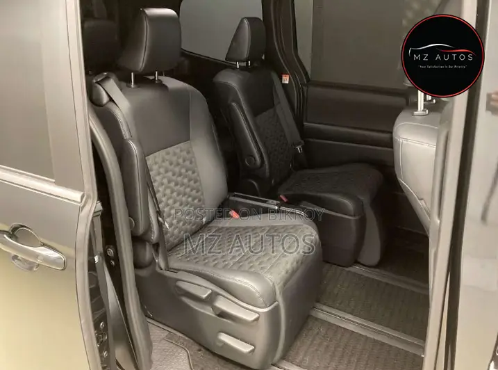 Toyota Voxy S-Z 2-Wheel Drive 7-Seater 2022 Black
