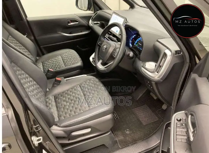 Toyota Voxy S-Z 2-Wheel Drive 7-Seater 2022 Black