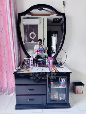 ড্রেসিং টেবিল