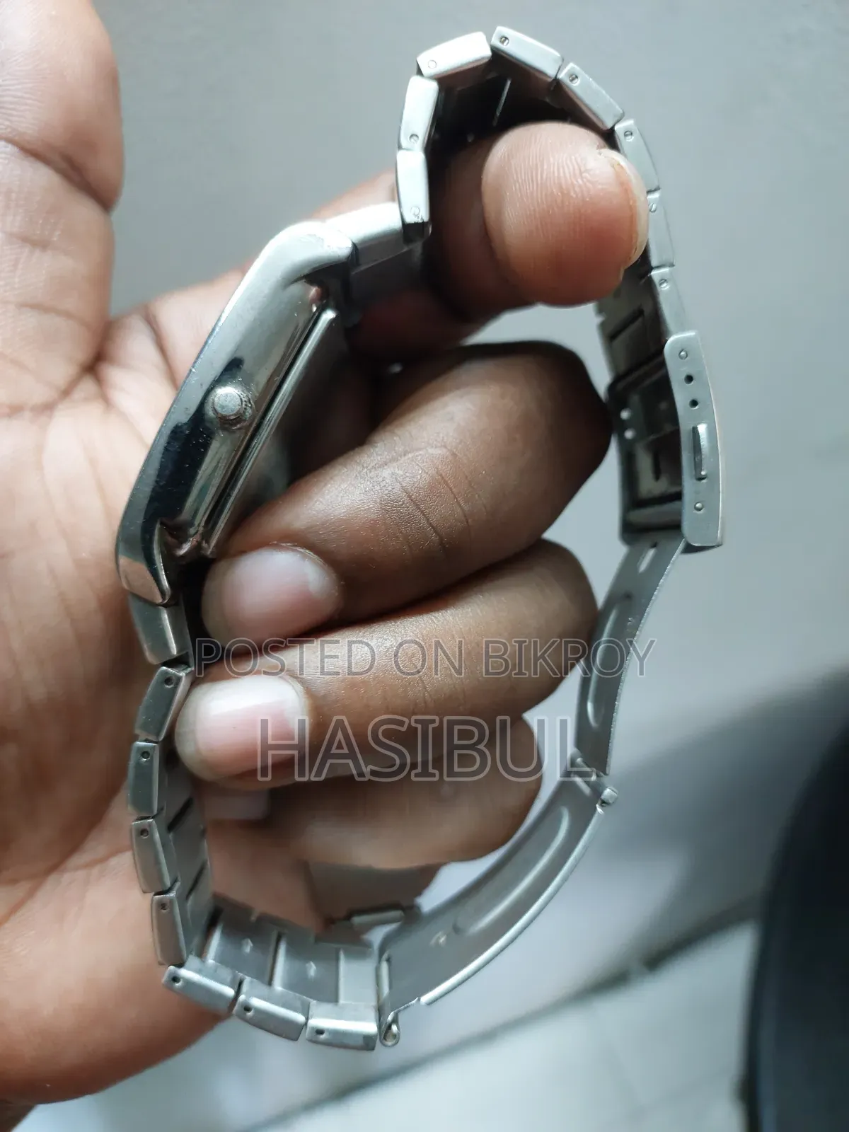Time Zone Watch With Calendar and Date