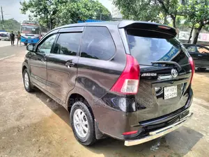টয়োটা আভানজা ২০১২ কালো