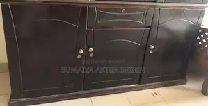 ক্রোকারিজ শেলফ