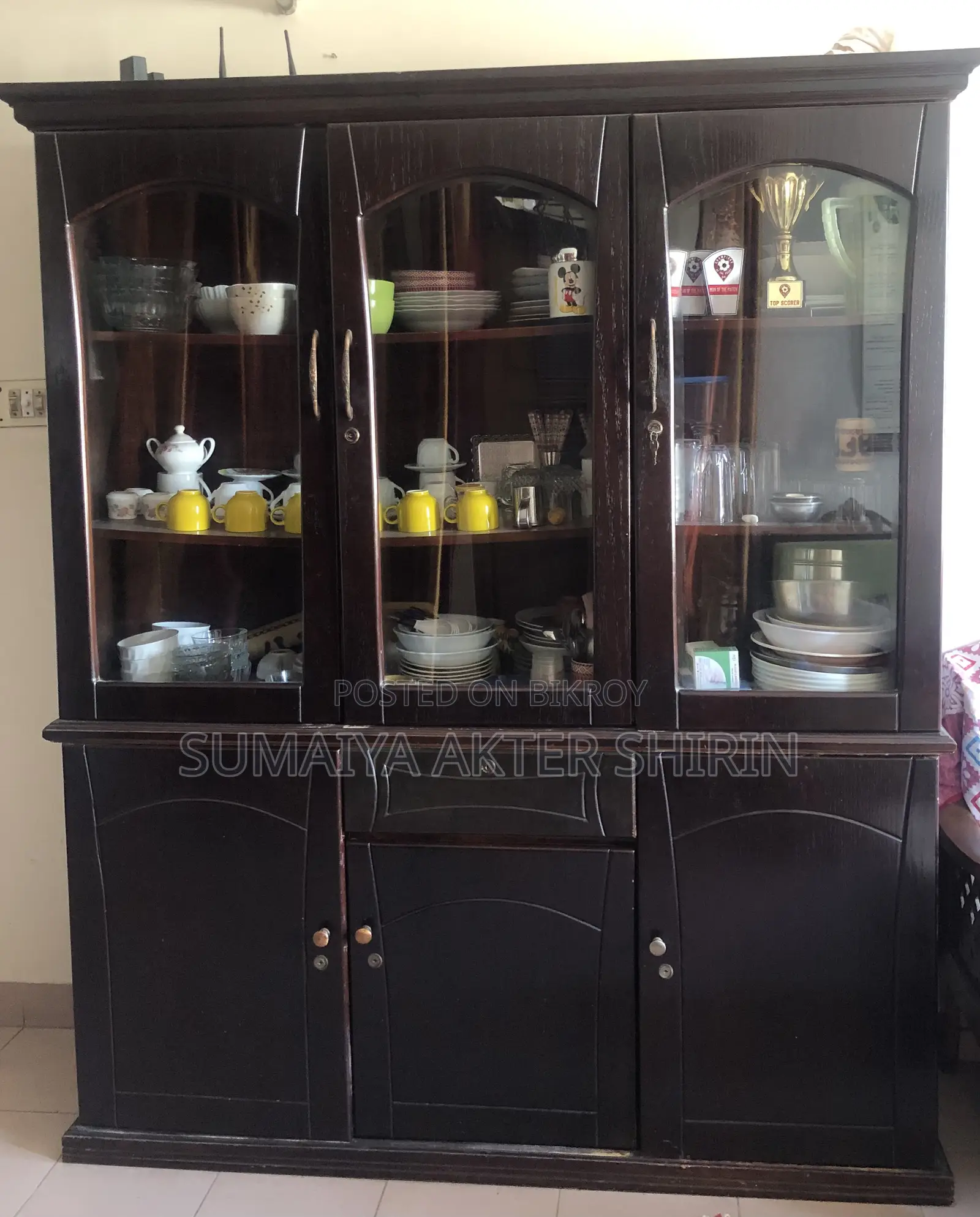 ক্রোকারিজ শেলফ