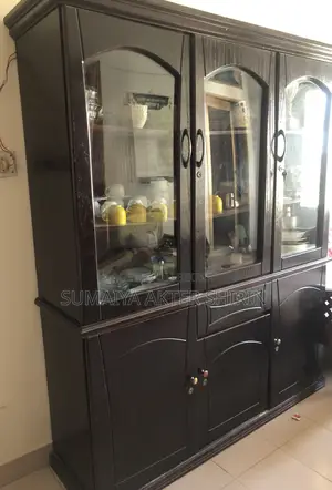 ক্রোকারিজ শেলফ