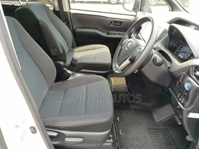 Toyota Noah 2021 Pearl
