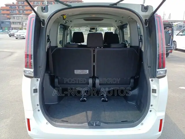 Toyota Noah 2021 Pearl