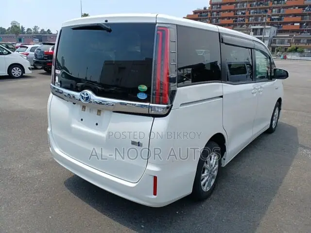 Toyota Noah 2021 Pearl