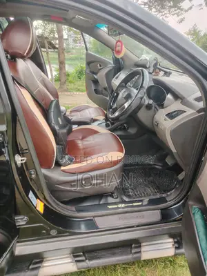 Hyundai Tucson 2011 Black