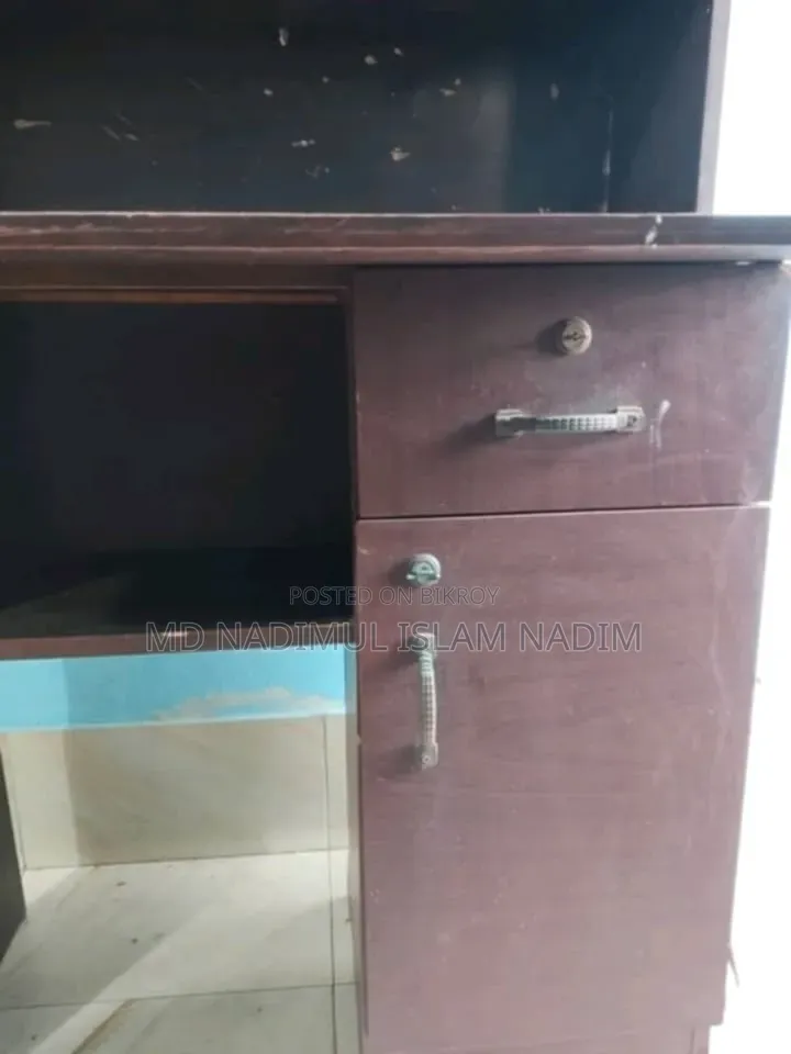 পড়ার টেবিল বিক্রি হবে