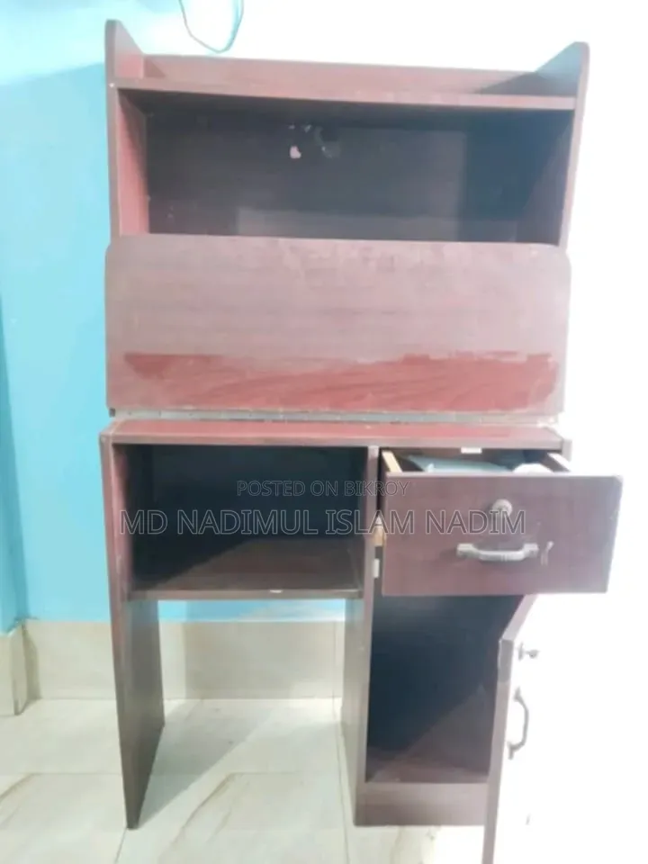 পড়ার টেবিল বিক্রি হবে