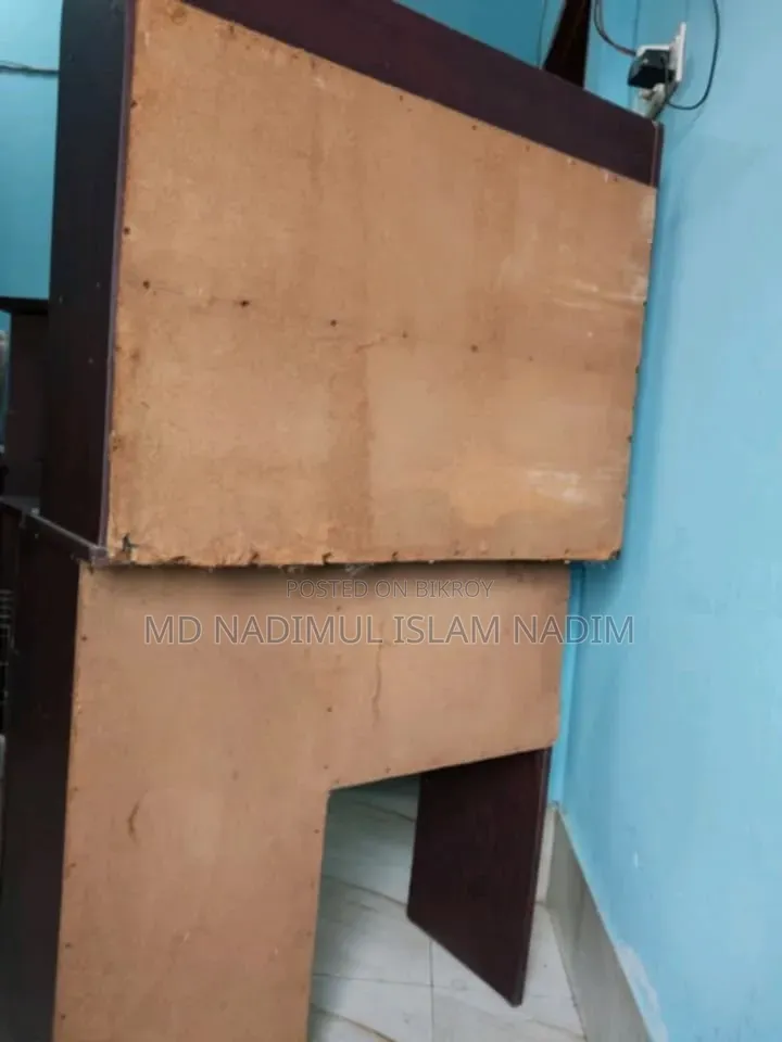পড়ার টেবিল বিক্রি হবে