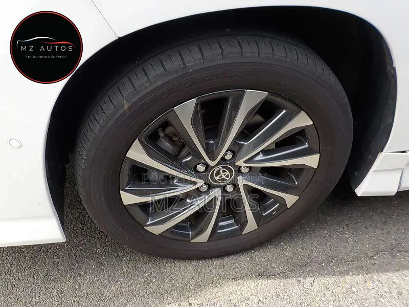 Toyota Voxy Hybrid S-Z 2WD 7-Seater 2022 Pearl