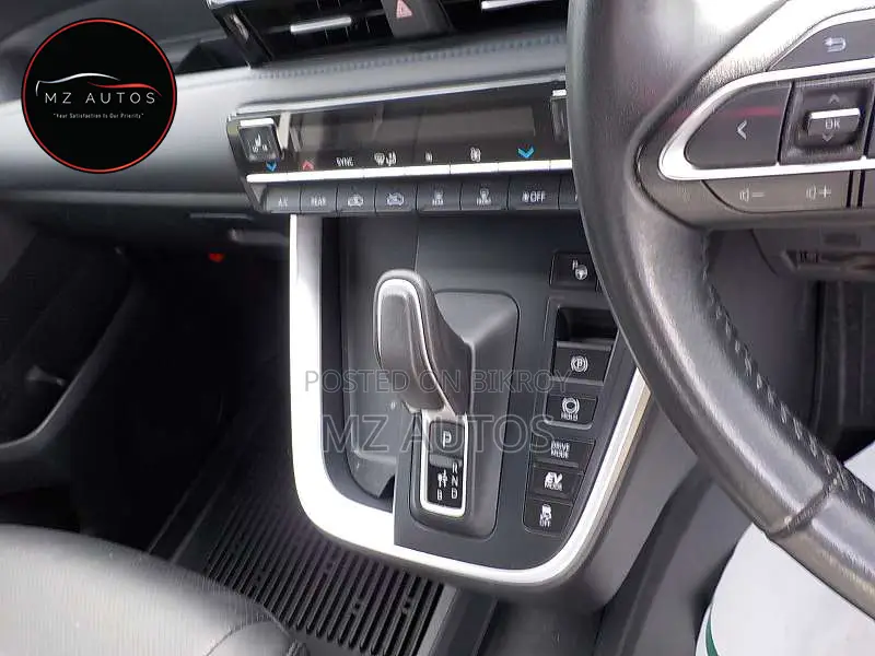 Toyota Voxy Hybrid S-Z 2WD 7-Seater 2022 Pearl