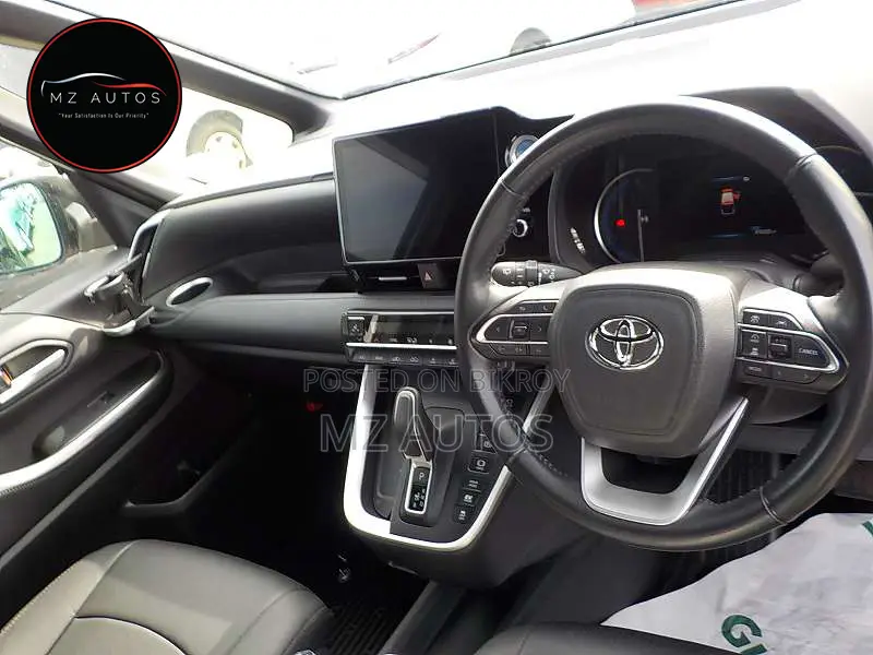 Toyota Voxy Hybrid S-Z 2WD 7-Seater 2022 Pearl