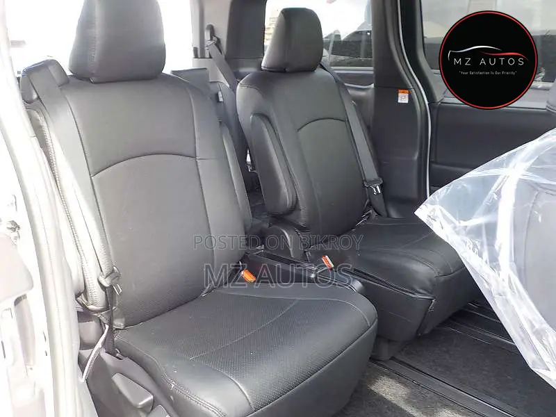 Toyota Voxy Hybrid S-Z 2WD 7-Seater 2022 Pearl