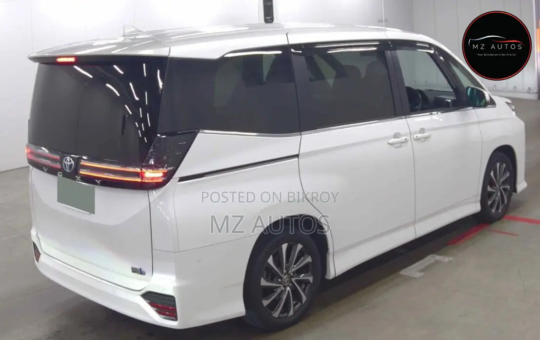 Toyota Voxy Hybrid S-Z 2WD 7-Seater 2022 Pearl