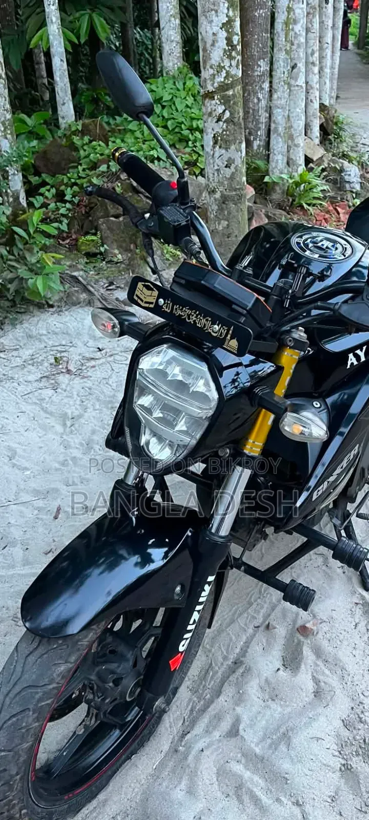Suzuki 2020 Black