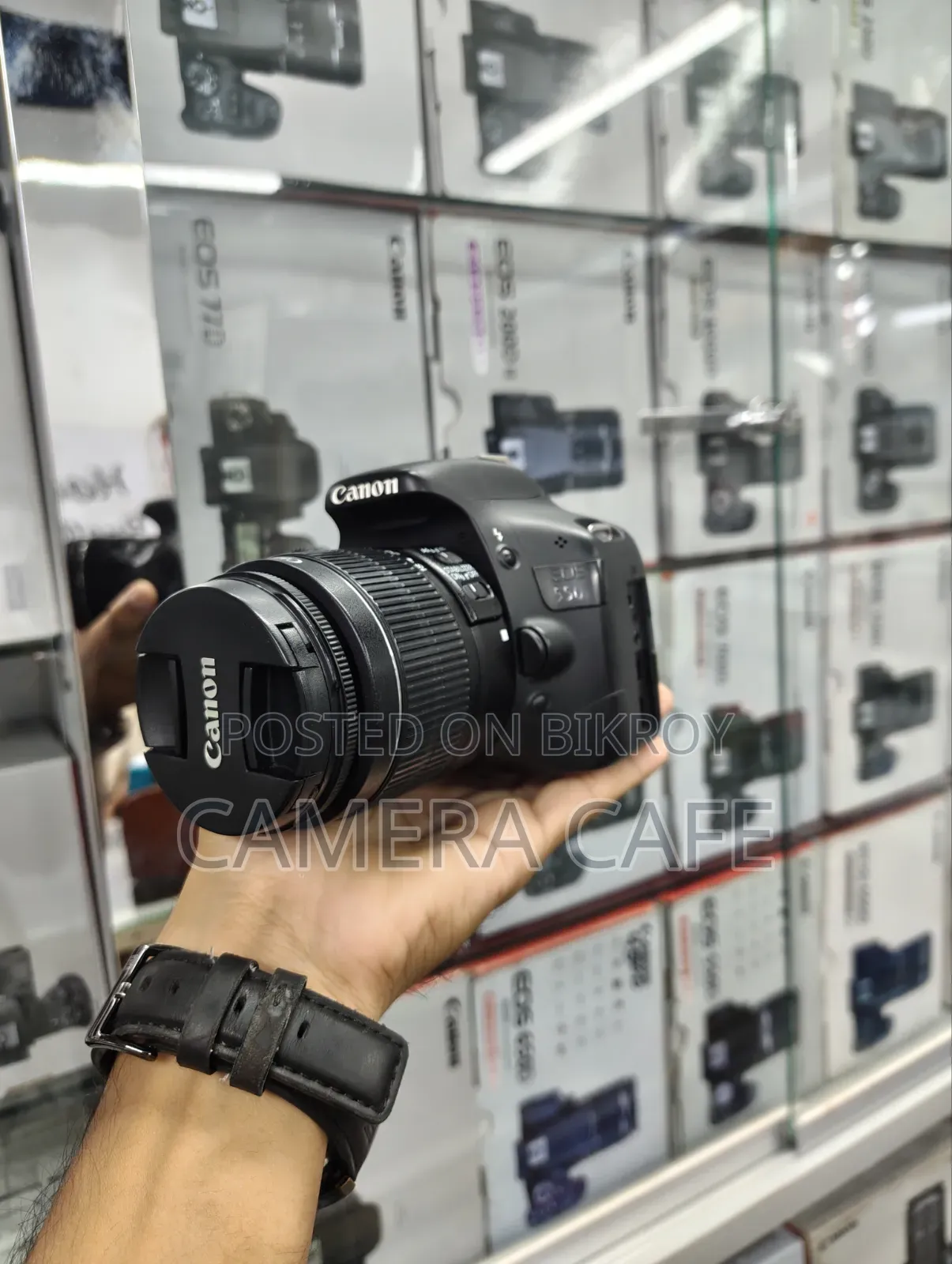 Canon 550d Body With Canon 18/55mm Is Lens