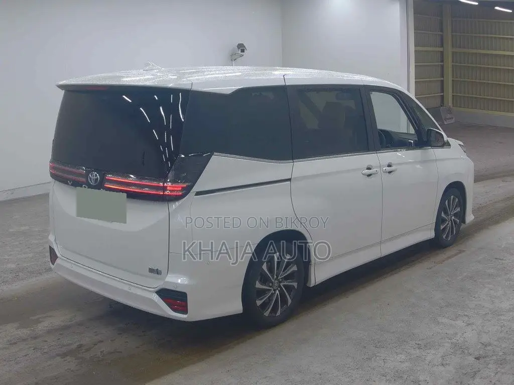 Toyota Voxy Hybrid S-Z 2WD 7-Seater 2022 Pearl