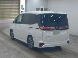 Toyota Voxy Hybrid S-Z 2WD 7-Seater 2022 Pearl