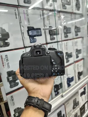 Canon 700d Body With Canon 18/55mm Is Lens