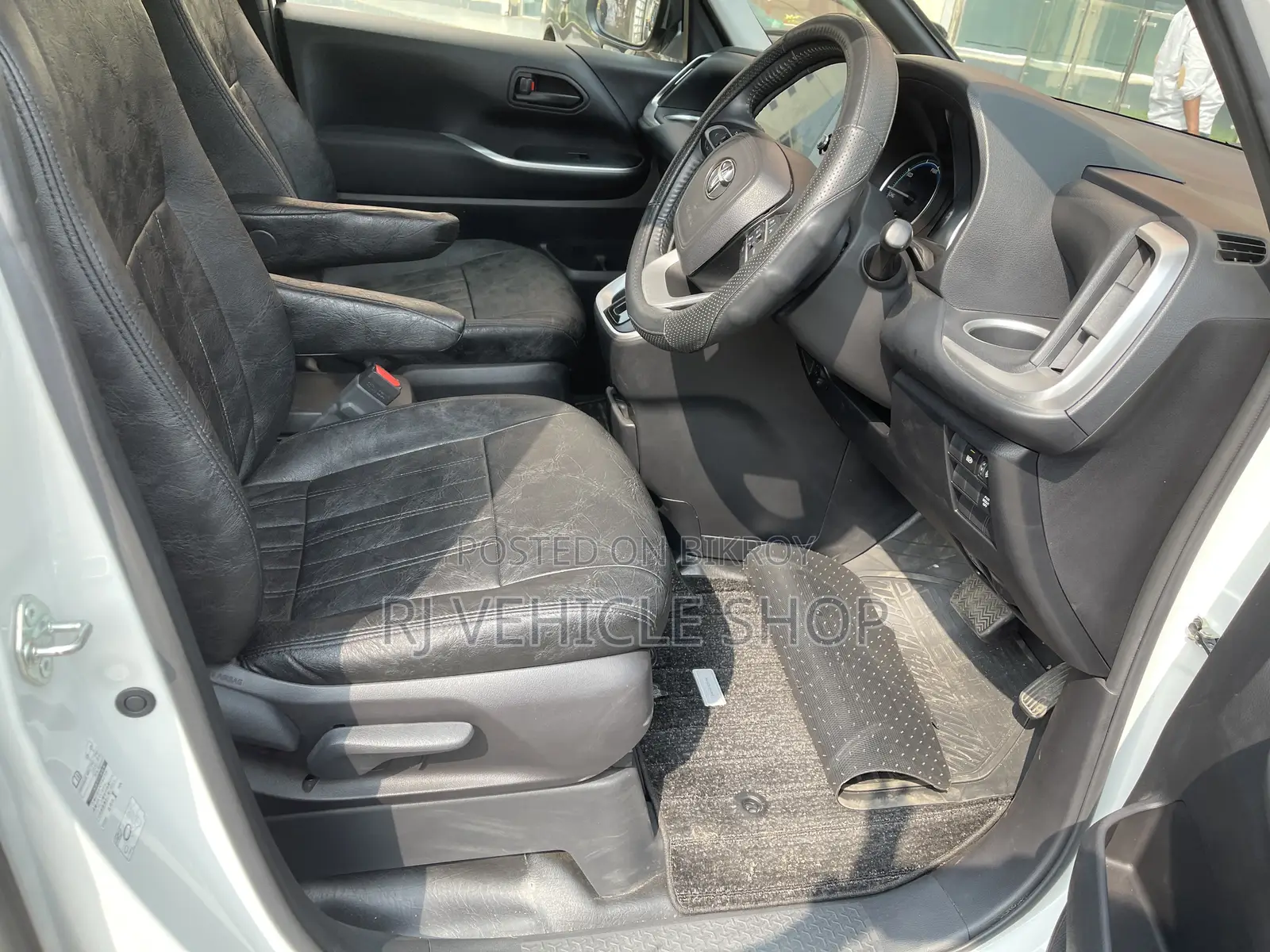 Toyota Noah 2022 Pearl