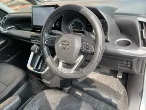 Toyota Noah 2022 Pearl
