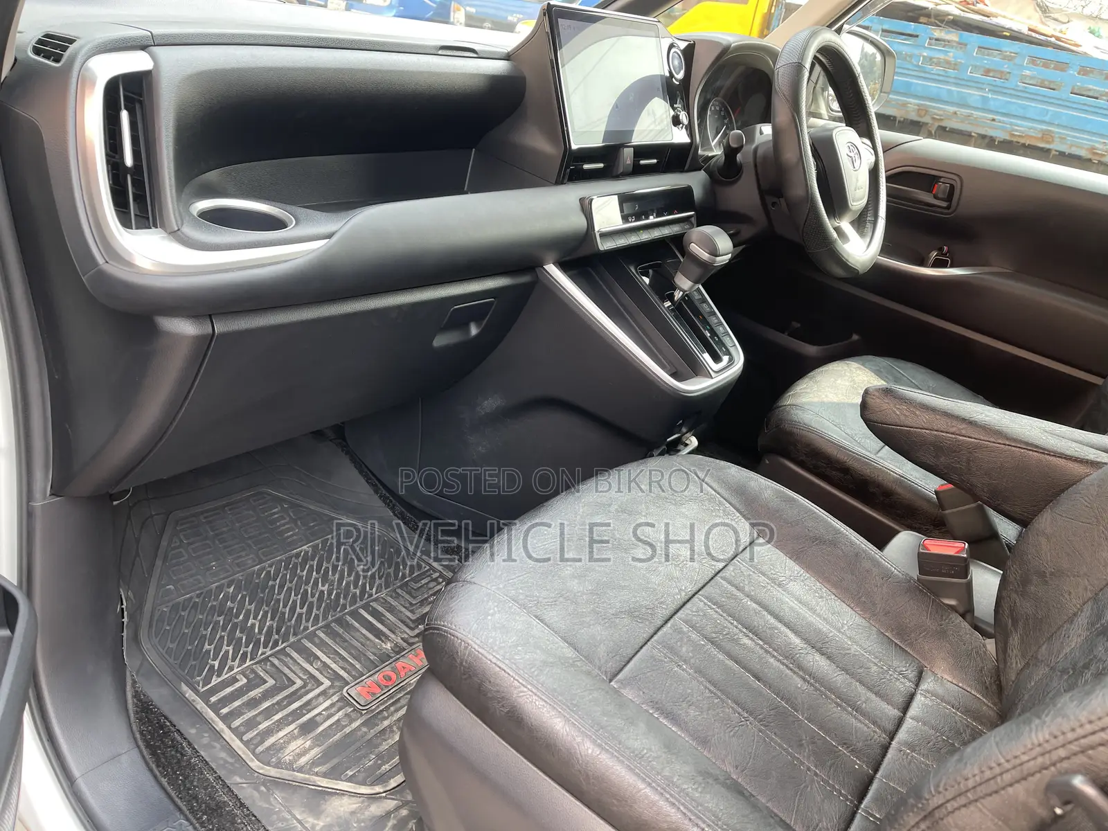 Toyota Noah 2022 Pearl