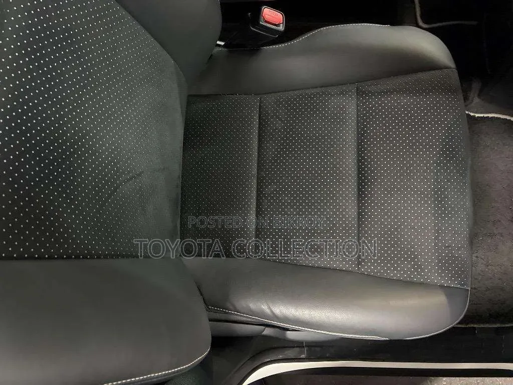 New Toyota Voxy 2021 Pearl