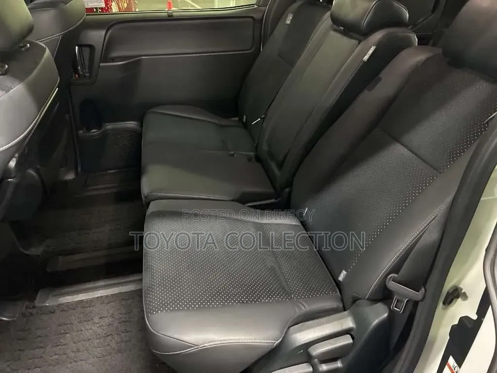 New Toyota Voxy 2021 Pearl