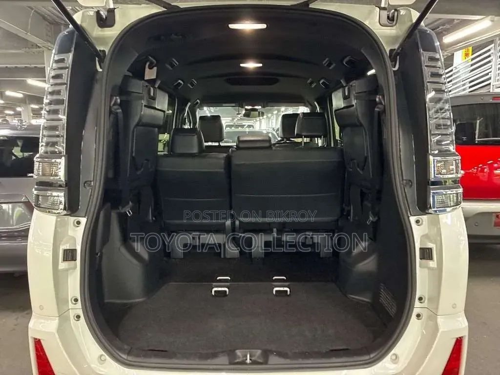 New Toyota Voxy 2021 Pearl