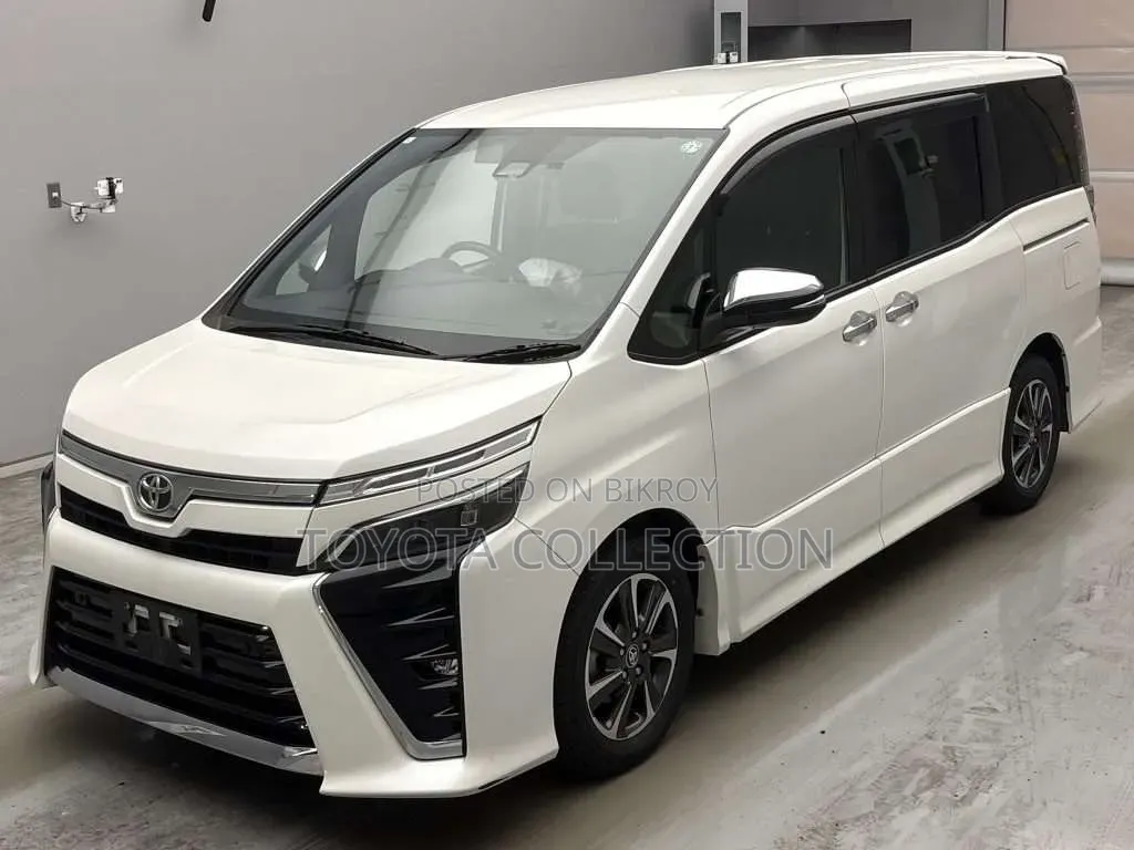 New Toyota Voxy 2021 Pearl