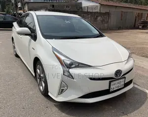 Toyota Prius 2018 Pearl