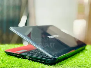 Laptop Toshiba Satellite C850 8GB Intel Core i3 HDD 320GB