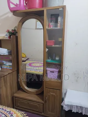 ড্রেসিং টেবিল