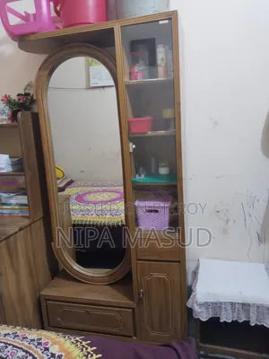 ড্রেসিং টেবিল