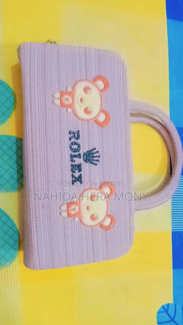 These bags are very beautiful and easy to carry, call if you want to buy
