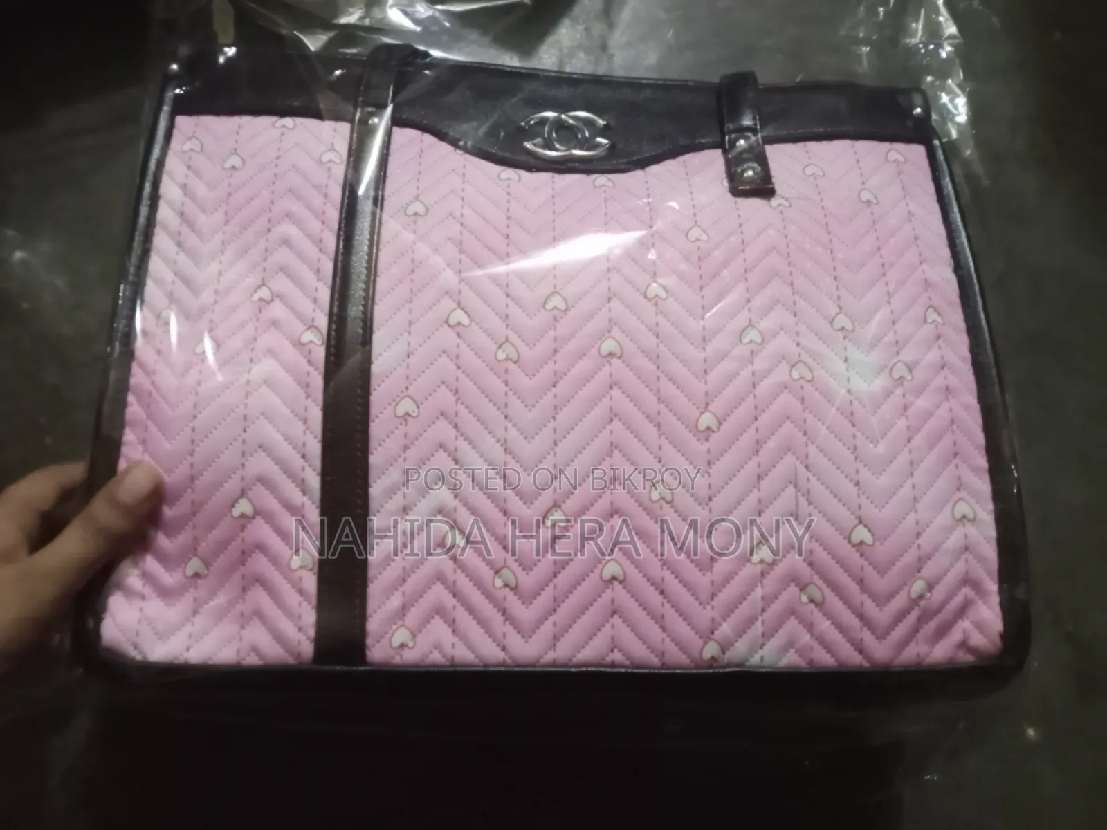 These bags are very beautiful and easy to carry, call if you want to buy