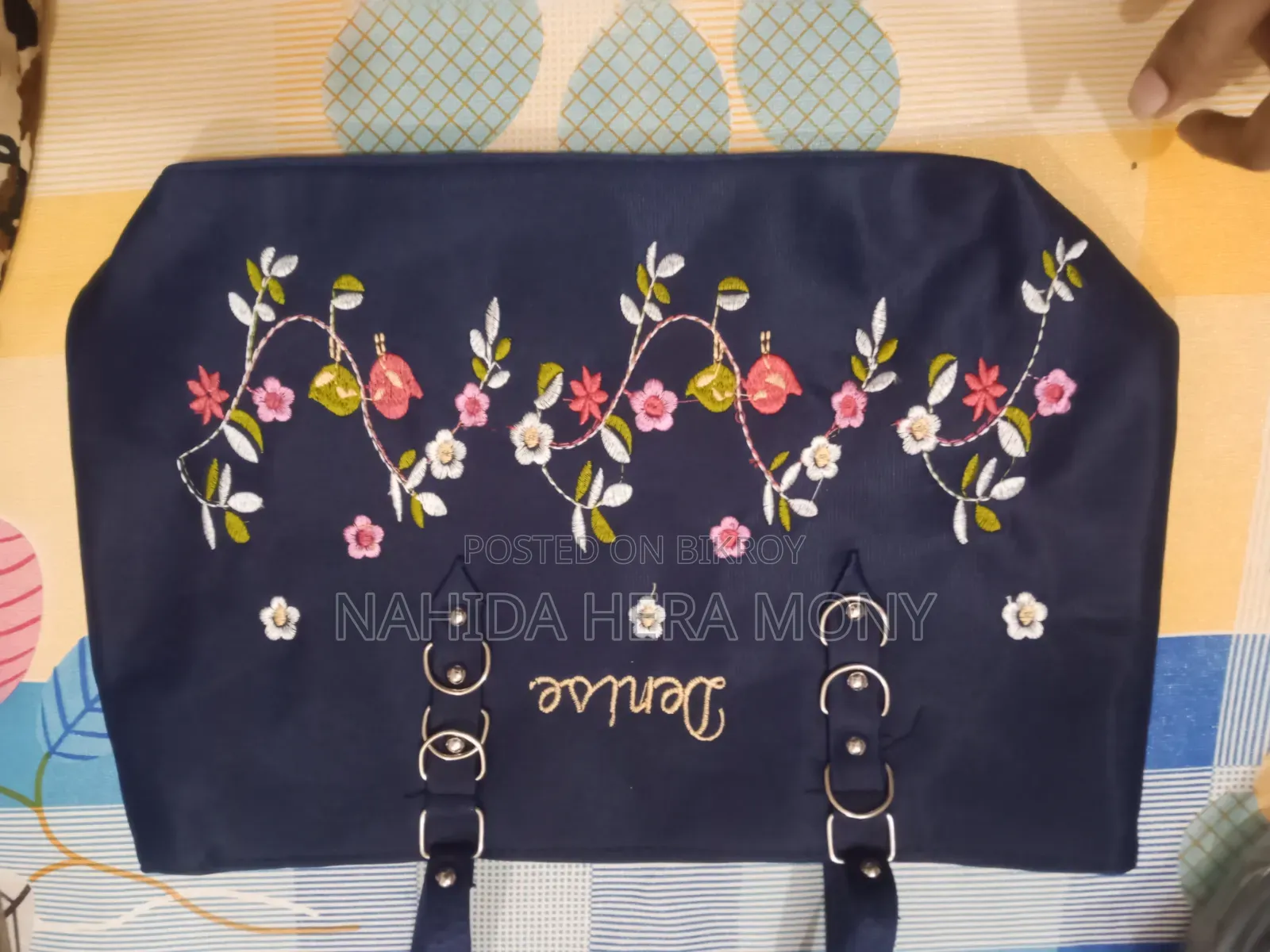 These bags are very beautiful and easy to carry, call if you want to buy