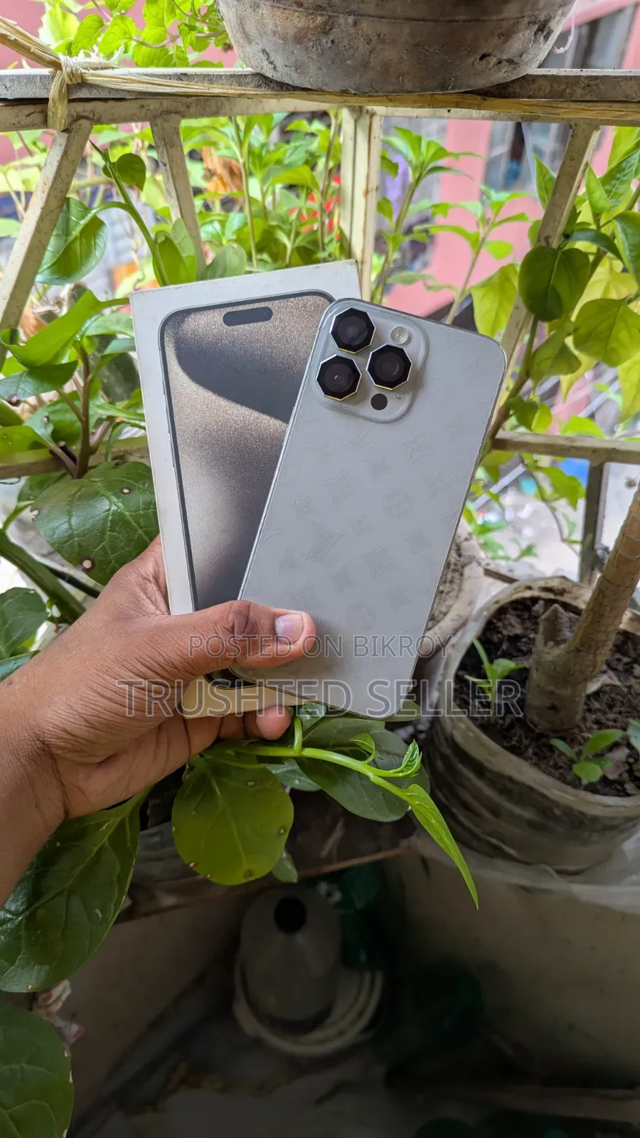অ্যাপল আইফোন ১৫ প্রো ম্যাক্স ২৫৬ জিবি সাদা
