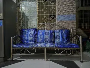 স্টিল সোফা