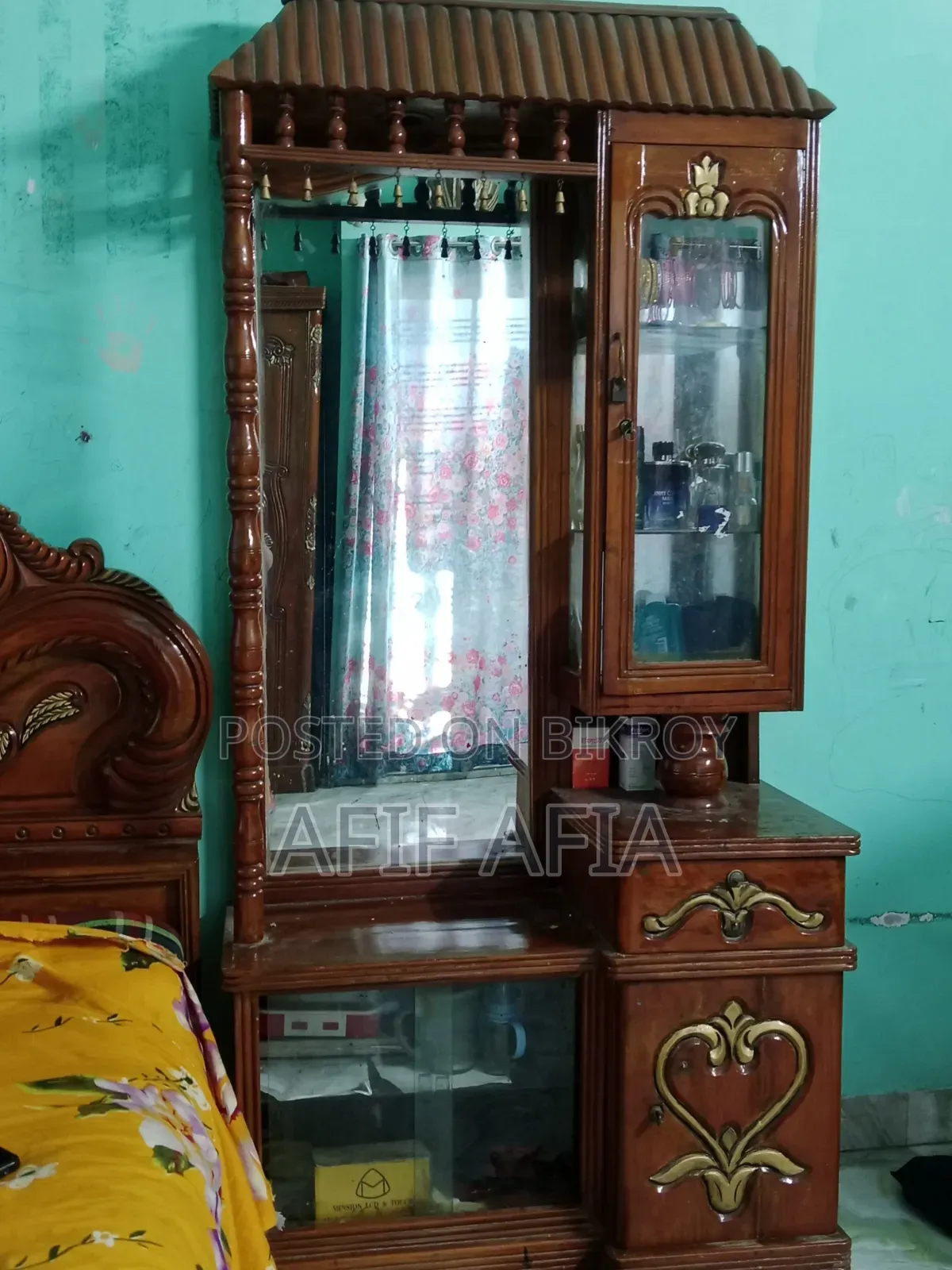 শেগুন কাঠ লেকার করা ড্রেসিং টেবিল