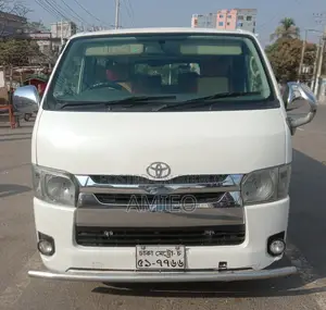 Toyota HiAce 2005 White