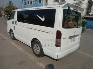 Toyota HiAce 2005 White