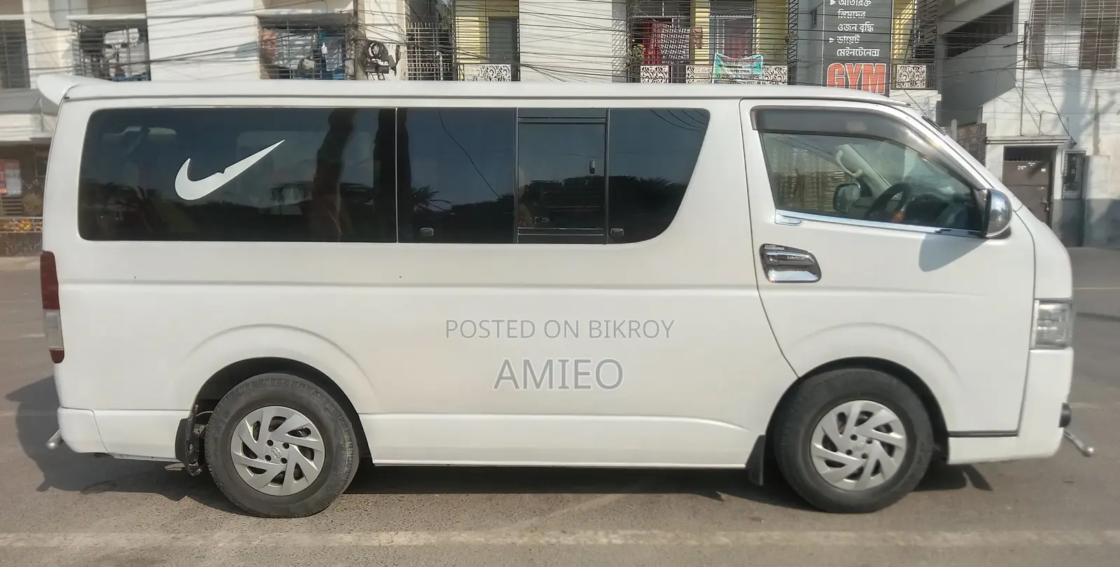 Toyota HiAce 2005 White