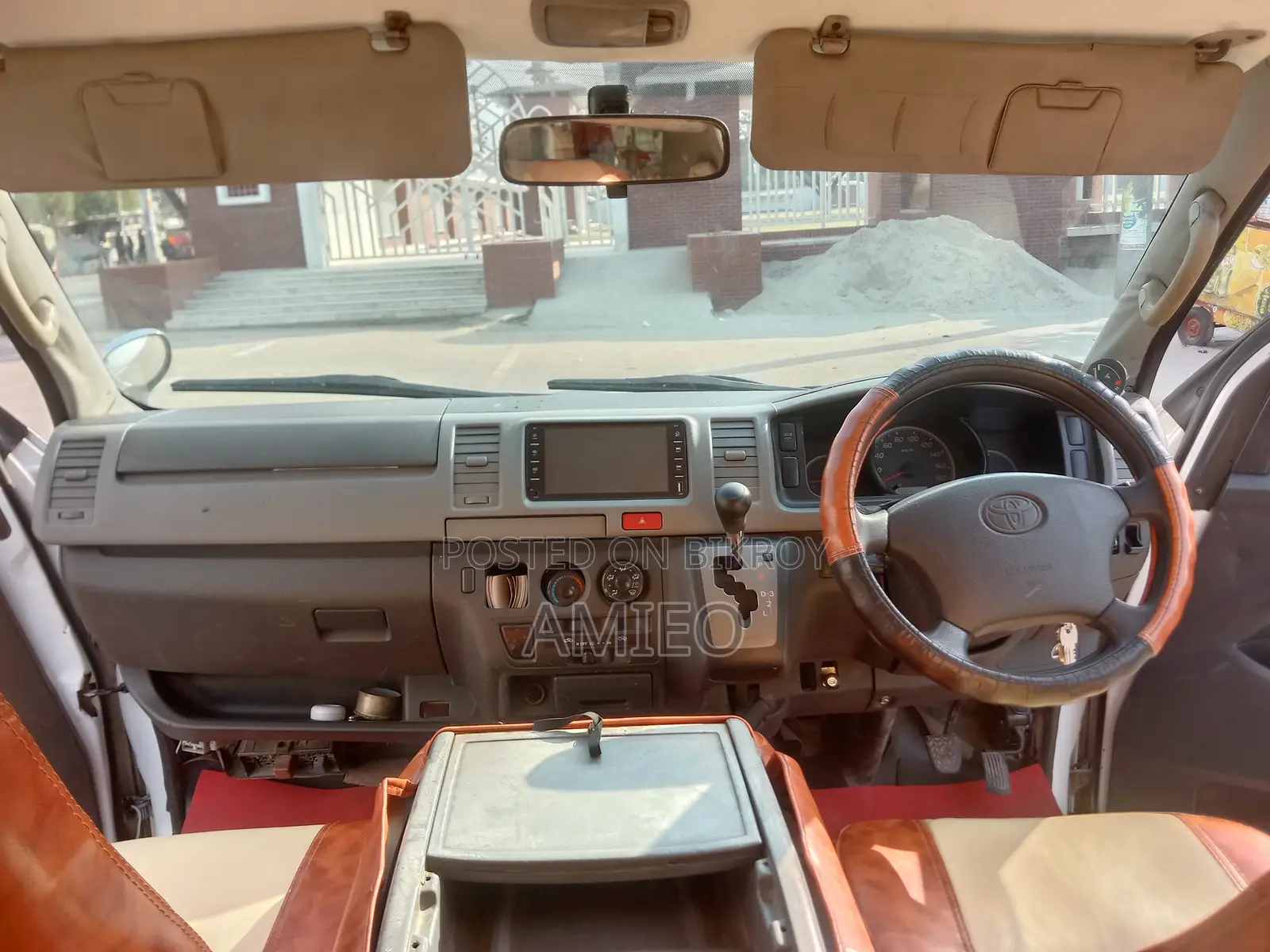 Toyota HiAce 2005 White